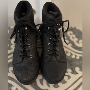 Women’s high top boot